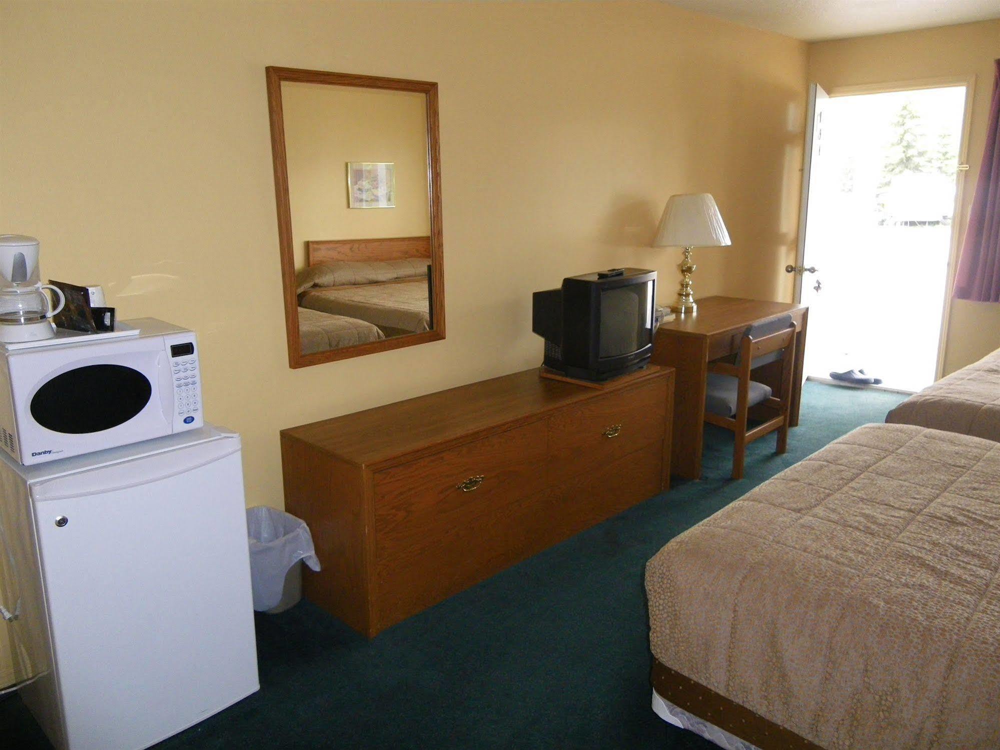 Selkirk Inn Golden Ngoại thất bức ảnh